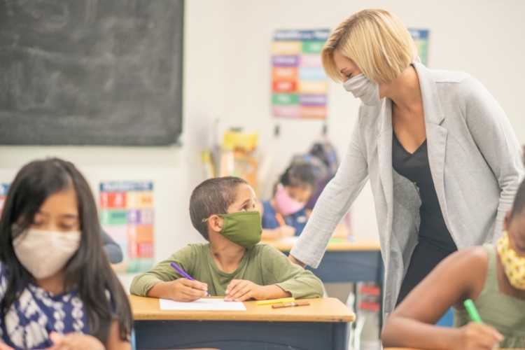 Luftreiniger in Schulen mindern erwiesenermassen das Infektionsrisiko