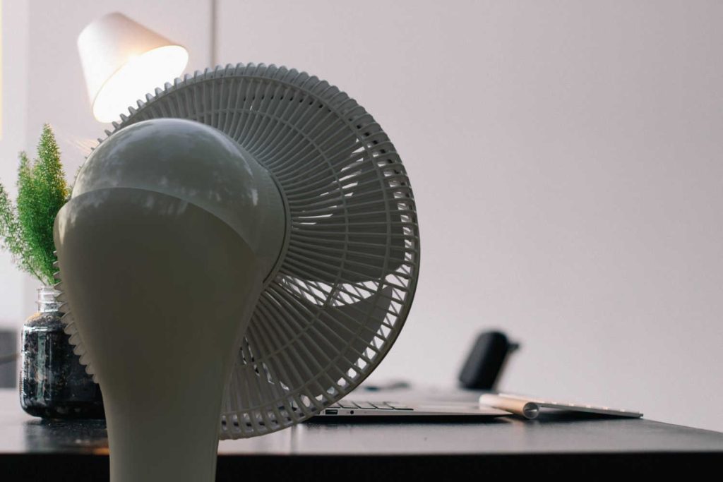 ecoQ SilentAir Uno Ventilator im Büro
