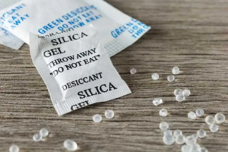 Adsorption oder Kondensation? 3 Das wasser in der luft wird vom trocknungsmittel (meist silica gel) adsorbiert.