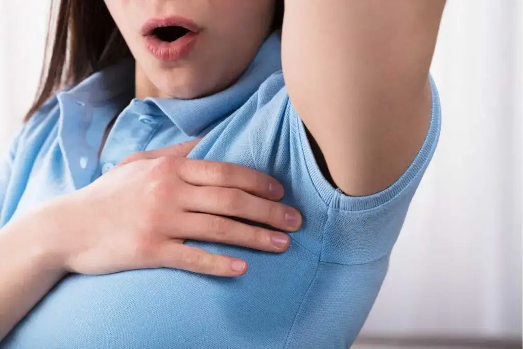 Warum schwitzt man mehr, wenn es schwül ist? 13 Schwitzen unter den armen kommt bei schwülem wetter besonders schnell