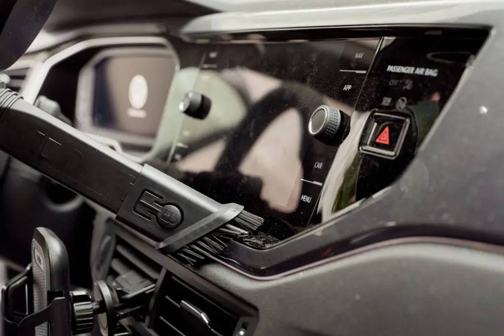 Ultraleichtes Design trifft auf starke Saugkraft: Der ecoQ Rena PowerLite Handstaubsauger 2 Ecoq rena powerlite autoinnenreinigung buerstenduese 6