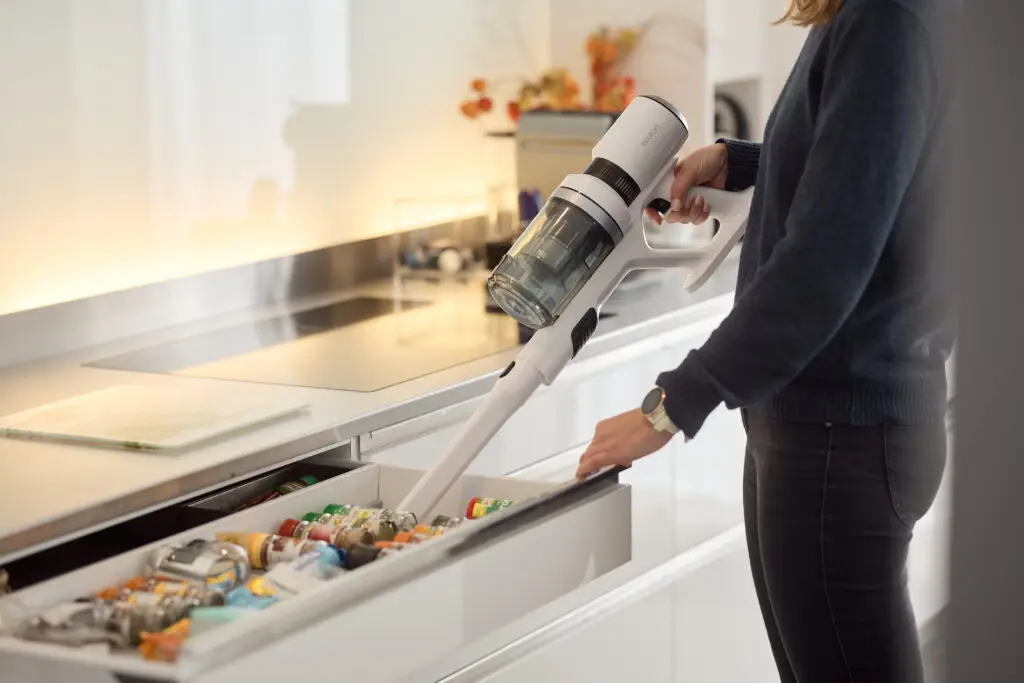 10 Tipps gegen Ameisen: Was hilft wirklich? 2 Ecoq cleanvac easy akkustaubsauger gegen krümel und ameisen, ecoq cleanvac easy aspirateur à batterie contre les miettes et les fourmis