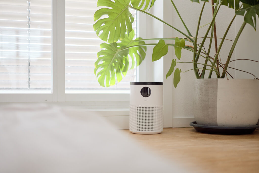 Luftreiniger im schlafzimmer bei hellem licht